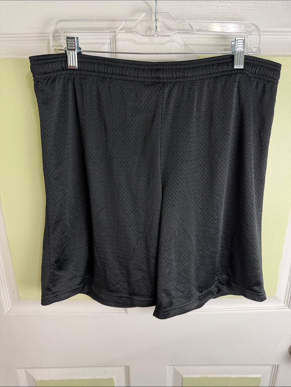 (2146) Champion Black Mesh Athletic Shorts, Size: Medium